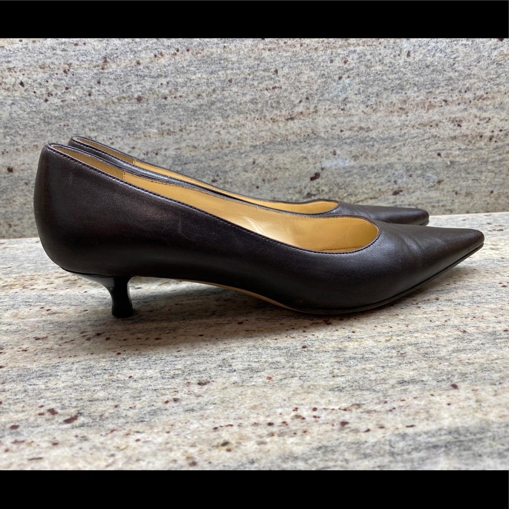 Gucci leather brown kitten heel.